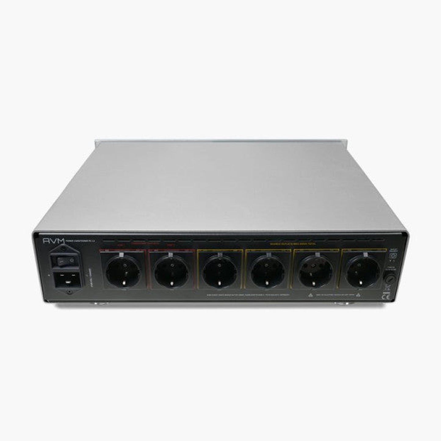 AVM PC 3.3 Netzfilter Rückansicht mit Kaltgerätebuchse, Netzschalter und sechs Schuko-Steckdosen