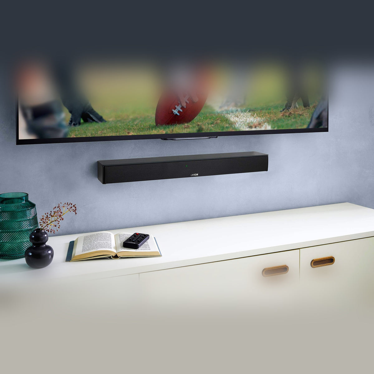 Canton Sound M Soundbar Schwarz unter Wand-TV im Wohnzimmer