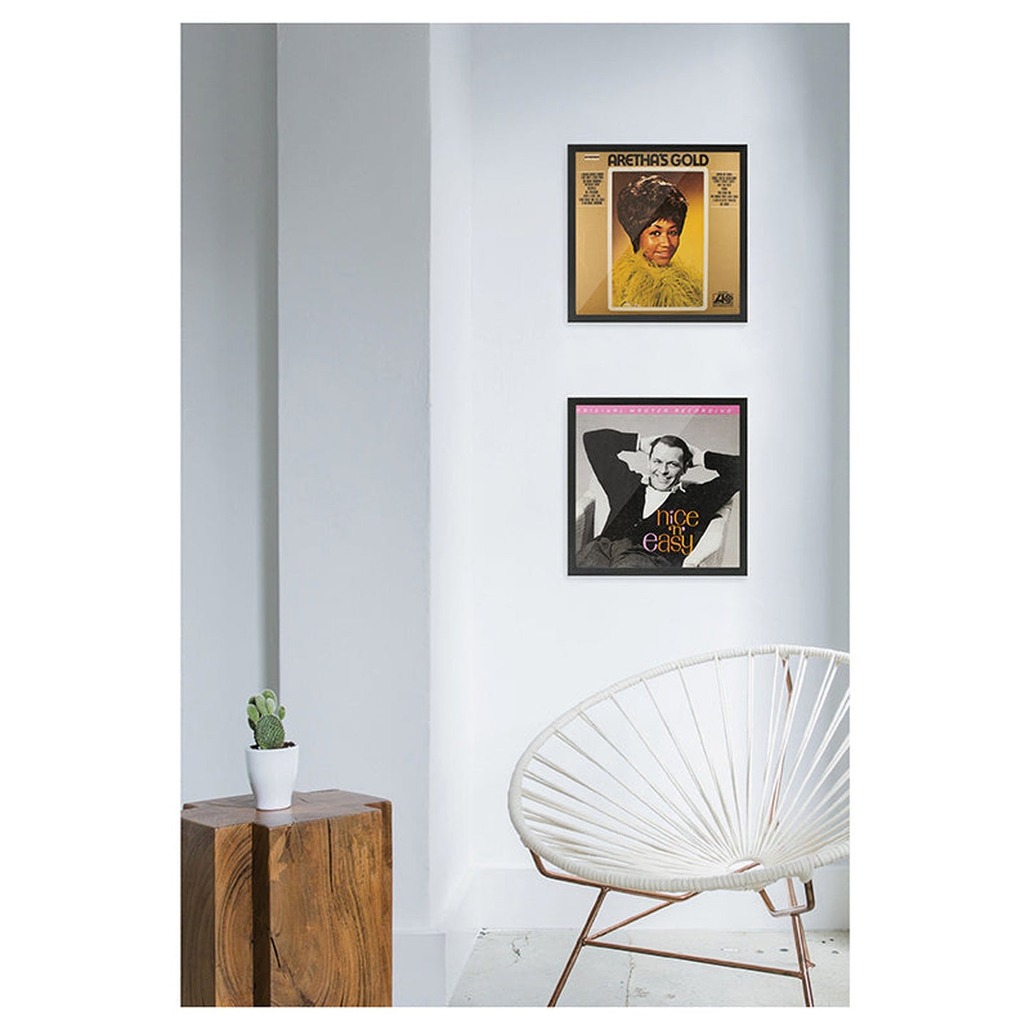 Dynavox Schallplatten-Wechselrahmen MDF Schwarz Lifestyle zwei Rahmen an der Wand