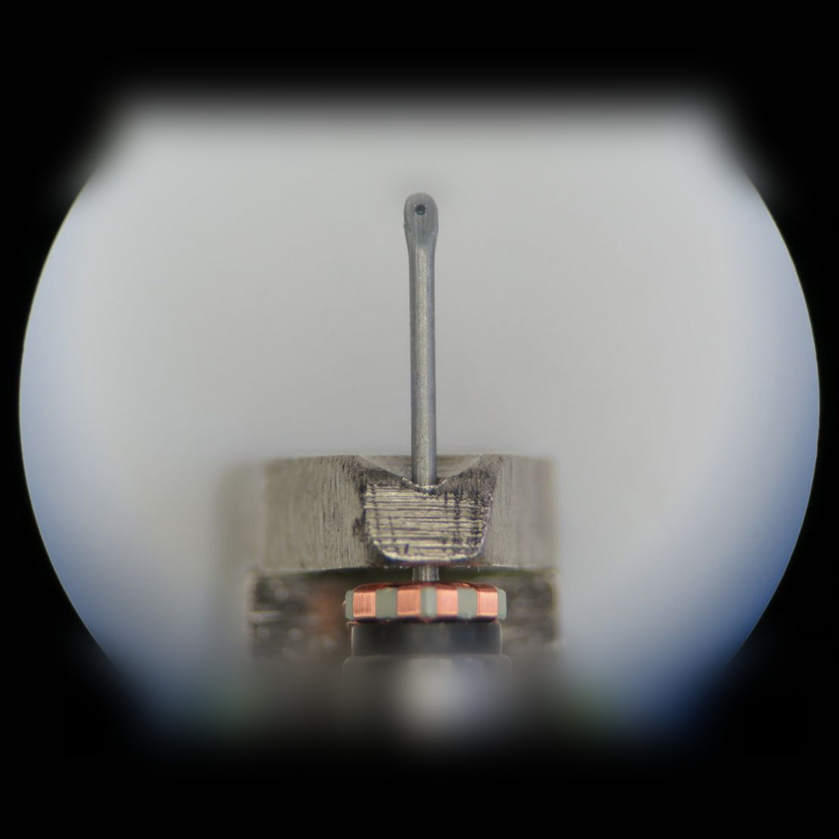 EMT HSD 006 MC-Tonabnehmer, Makroaufnahme der Diamantnadelspitze