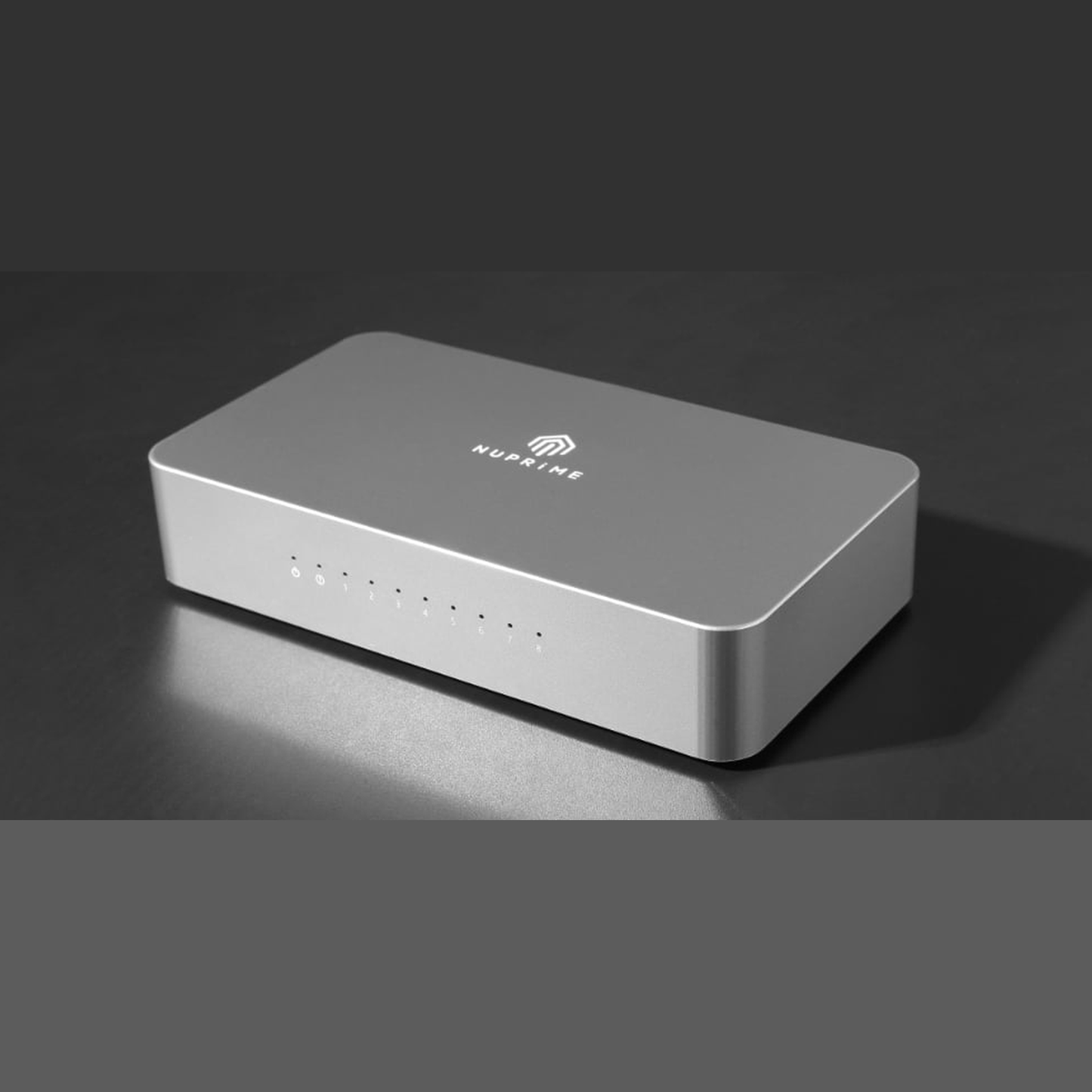 NuPrime Omnia SW-8 Netzwerk-Switch Schrägansicht (3)