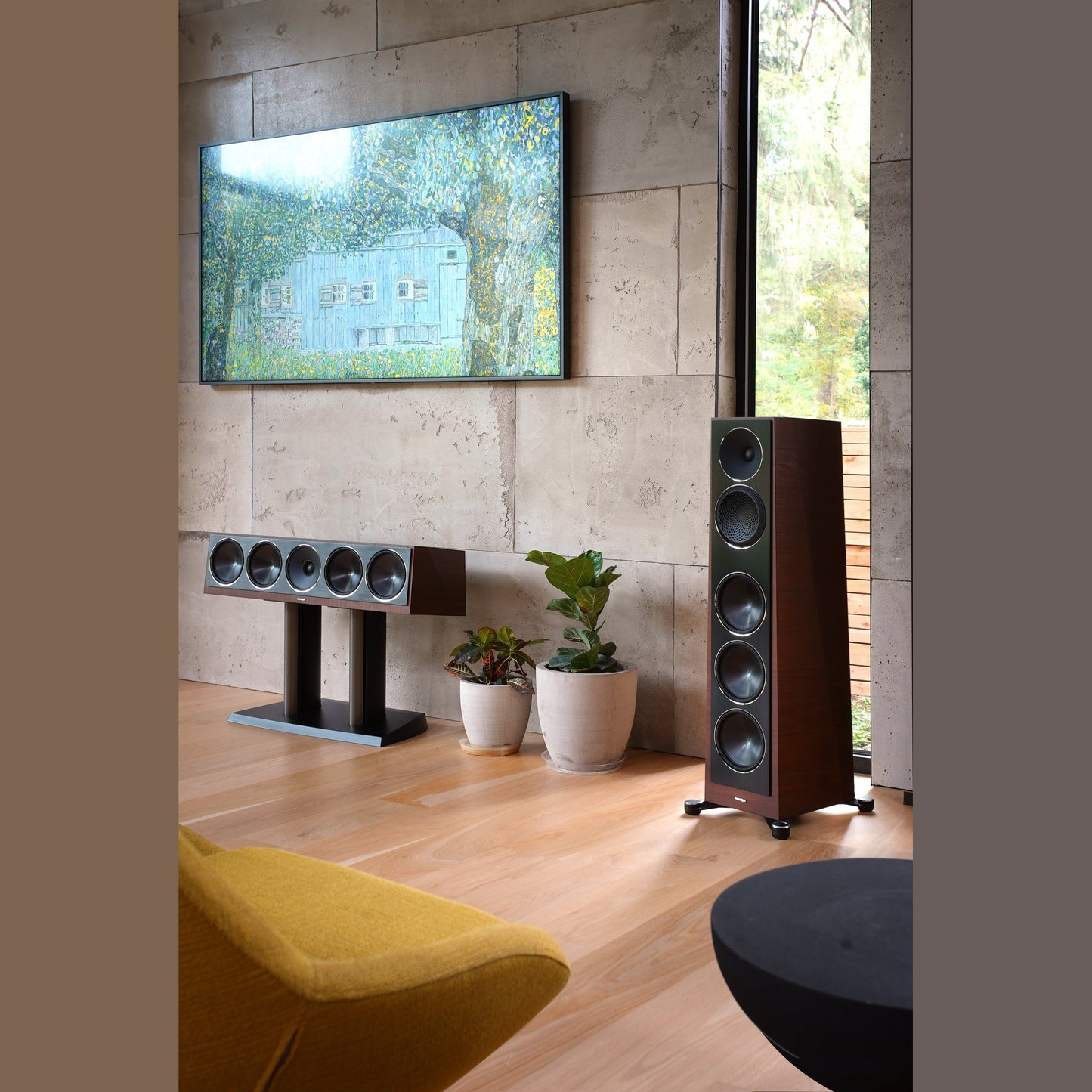 Paradigm Founder 90C Center-Lautsprecher Lifestyle im Wohnraum, Black Gloss