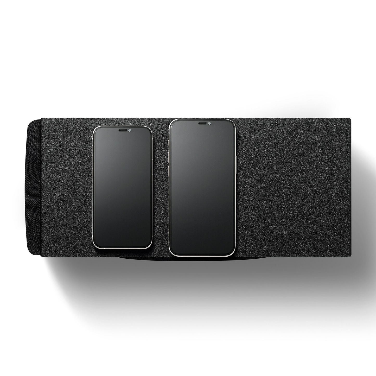 Yamaha SR-C30A Soundbar Draufsicht mit zwei Smartphones als Grössenvergleich