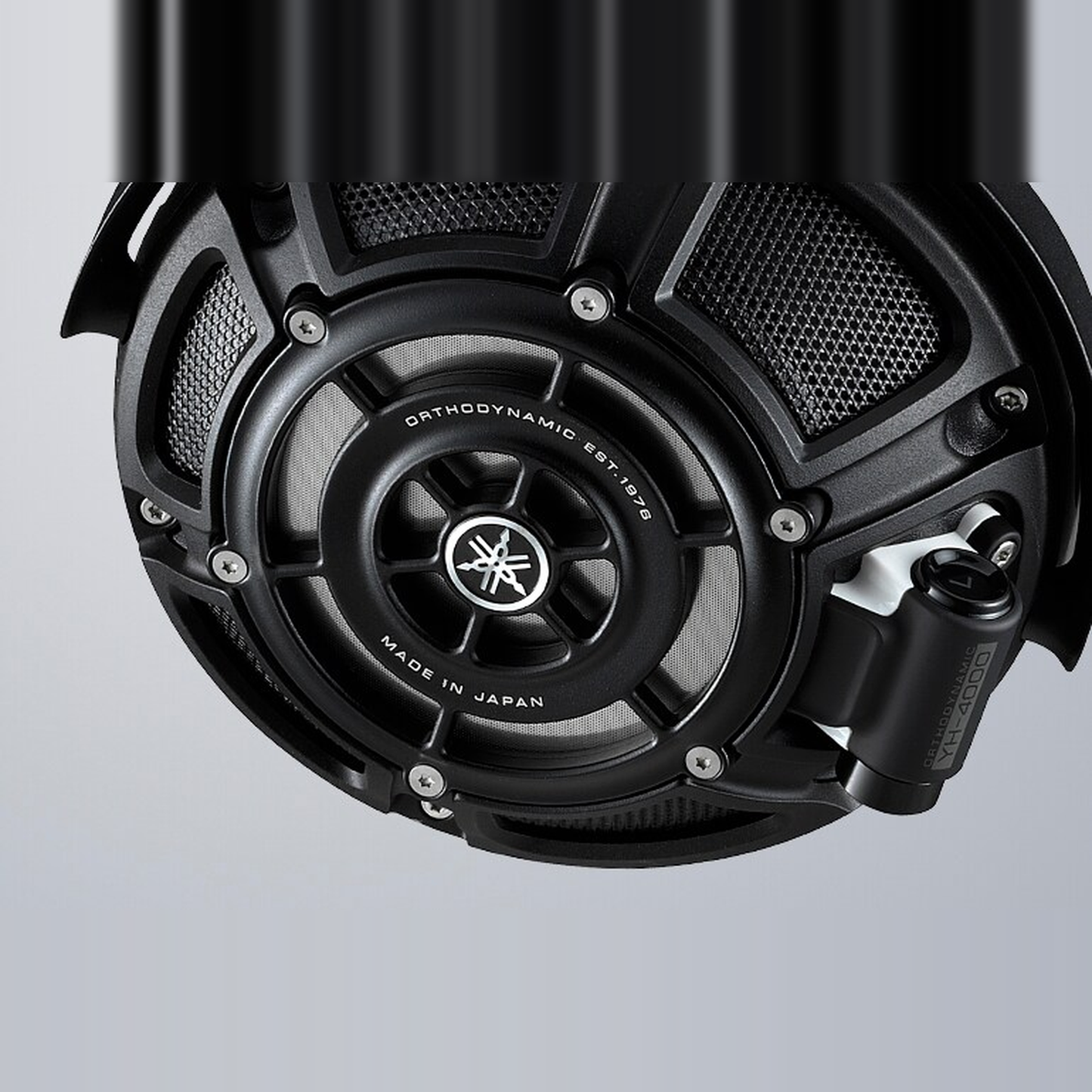 Yamaha YH-4000 Kopfhörer Detailansicht des Treibergehäuses mit Orthodynamic-Gravur