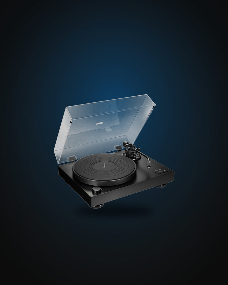 Audio-Technica AT-LP8X Plattenspieler, Schrägansicht mit geöffneter Staubschutzhaube
