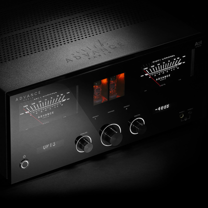 Advance Paris A12 APEX 30th Edition Vollverstärker Detailansicht VU-Meter und Röhren