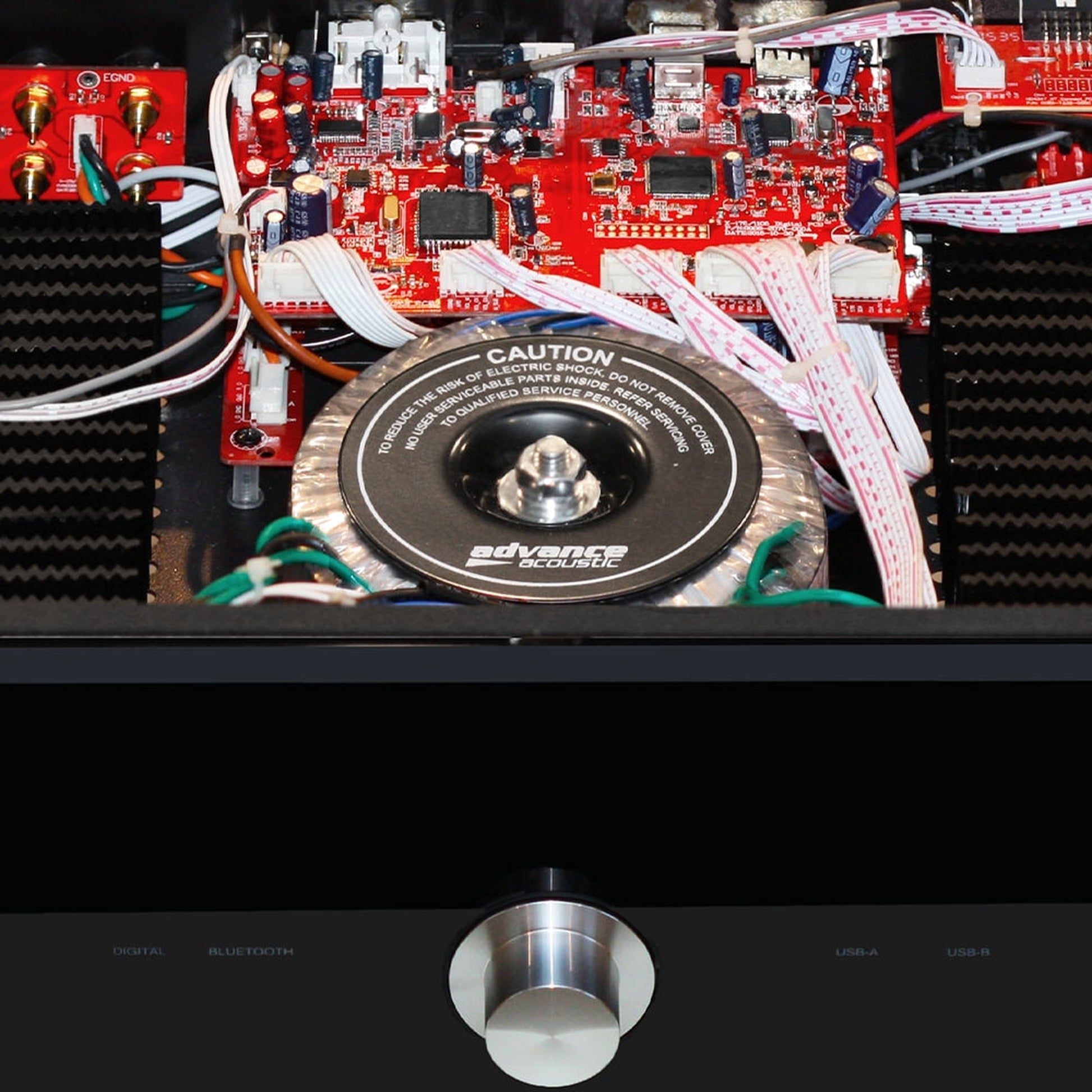 Advance Paris X-i75 Vollverstärker ClassicLine Detailansicht Ringkerntrafo und Platine