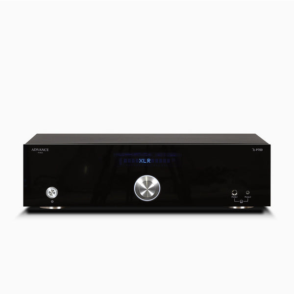 Advance Paris X-P700 Dual-Mono-Vorverstärker Frontansicht mit Display
