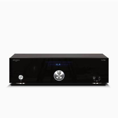 Advance Paris X-P700 Dual-Mono-Vorverstärker Frontansicht mit Display