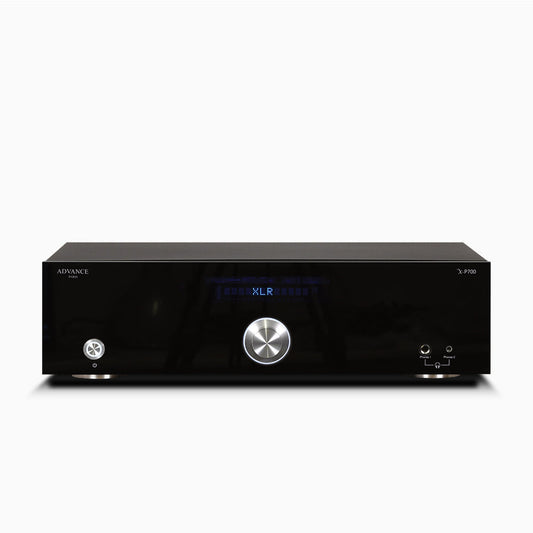 Advance Paris X-P700 Dual-Mono-Vorverstärker Frontansicht mit Display