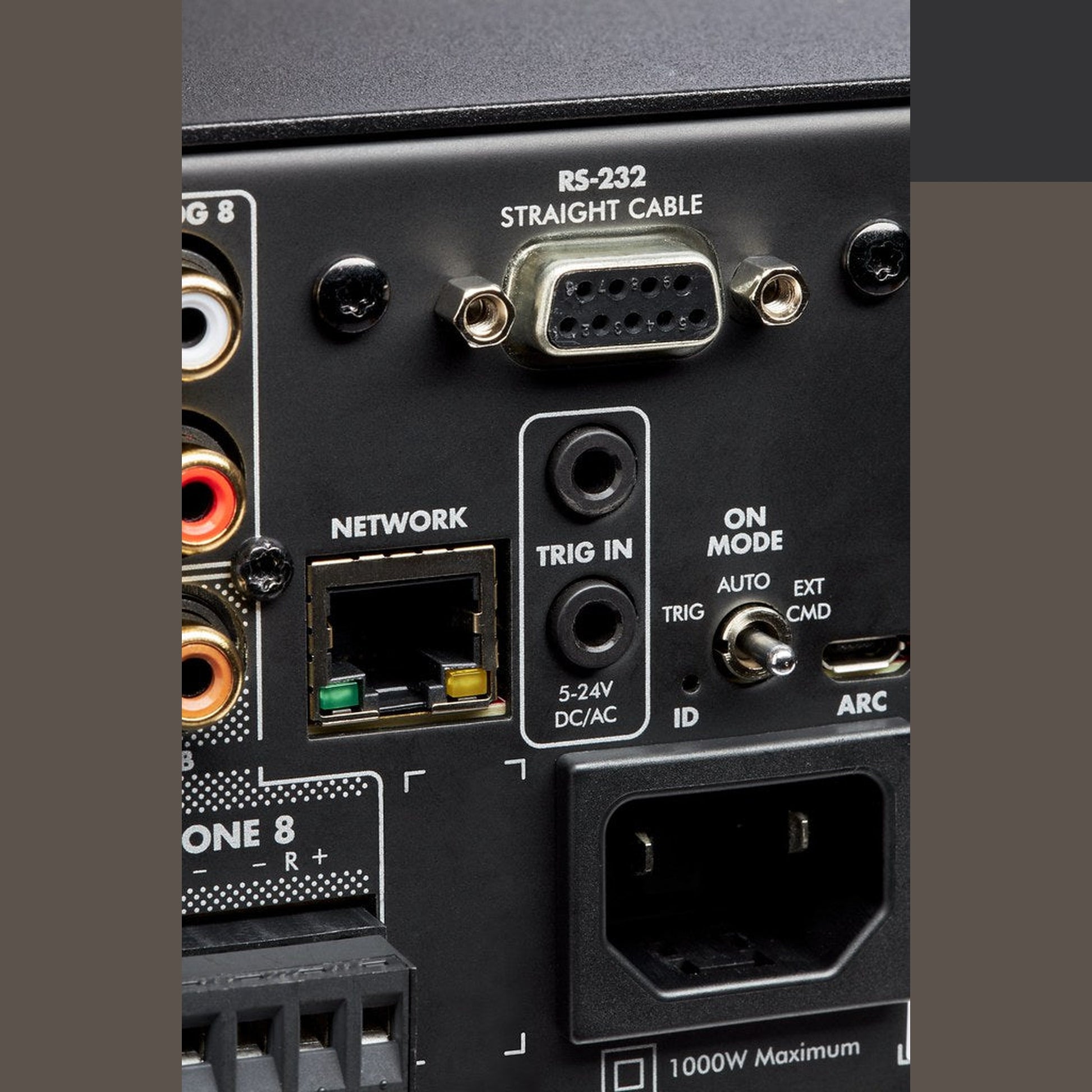 Anthem MDX-16 Multiroom-Endstufe Anschlussfeld mit RS-232, Netzwerkbuchse, Trigger-Eingang und Netzanschluss
