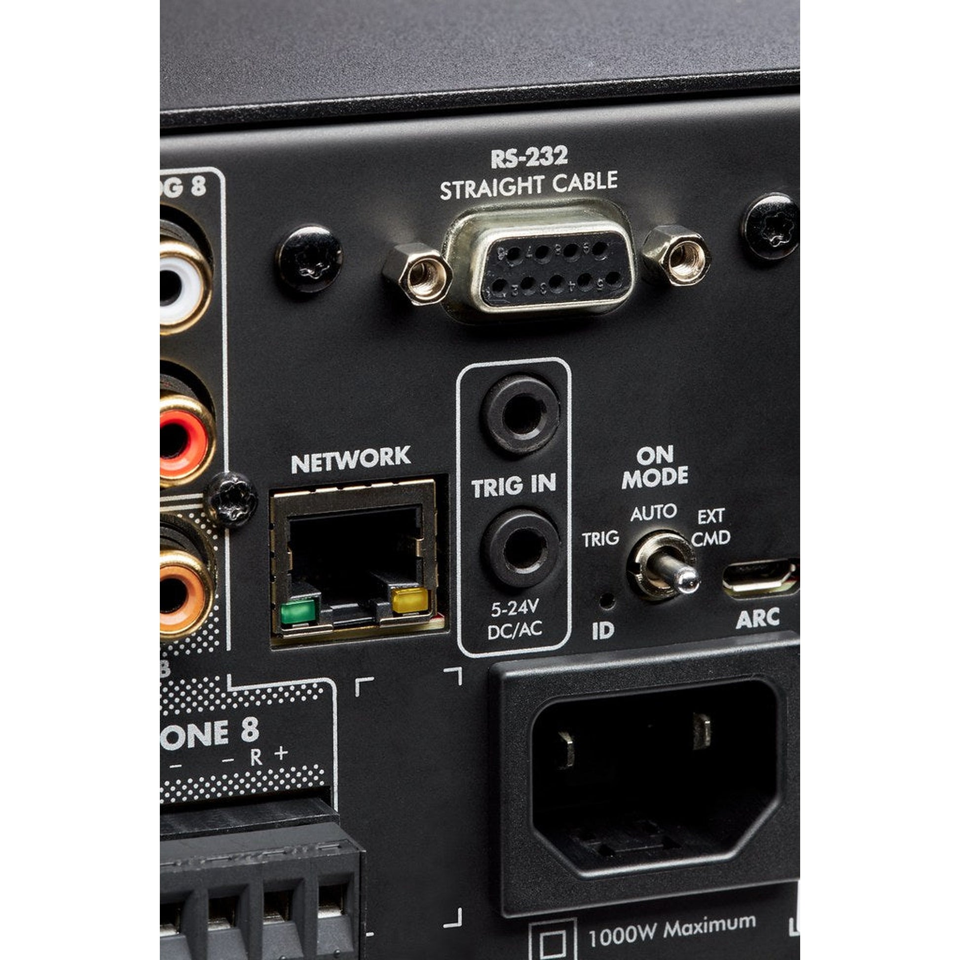 Anthem MDX-8 Multiroom-Endstufe Anschlussfeld 2 mit Cinch-Eingängen, Sub-Ausgängen und Zonen-Klemmen