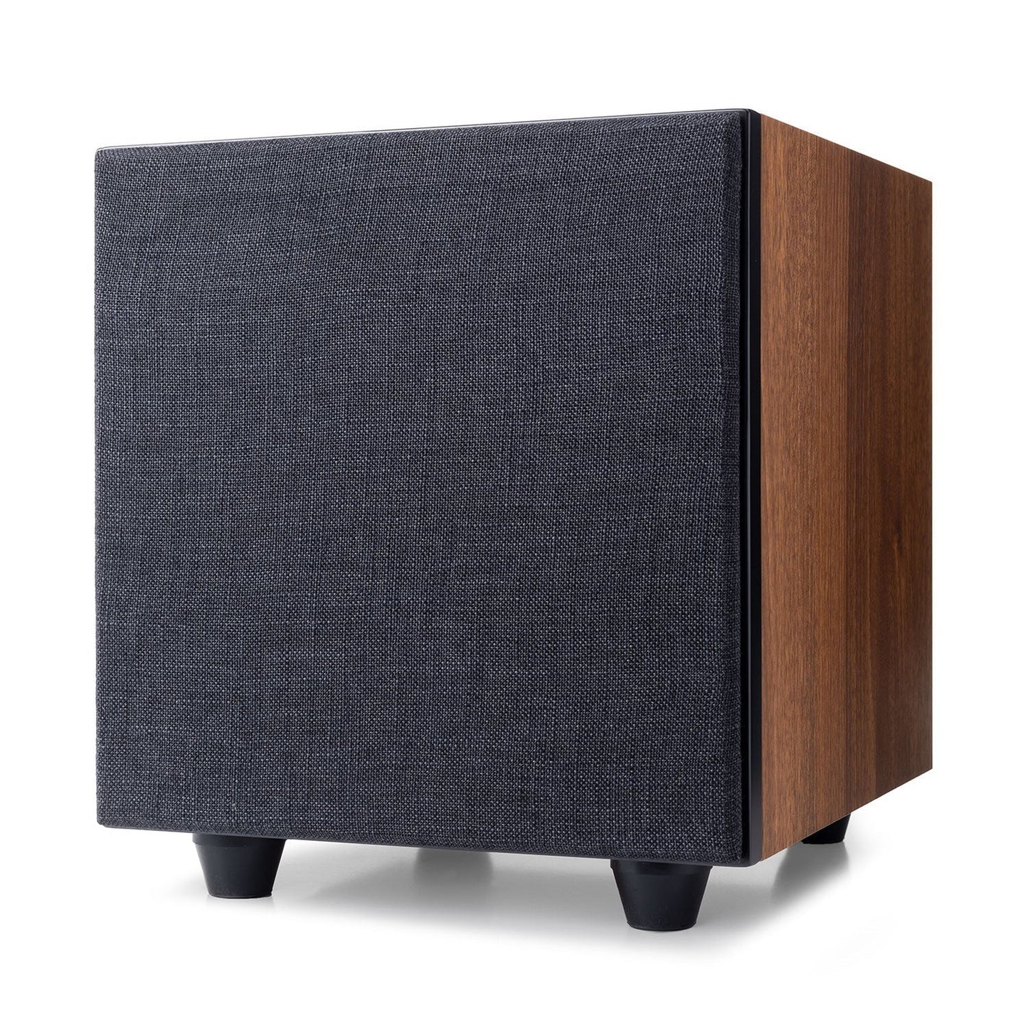 Argon Audio Malmö Sub 8 Aktiv-Subwoofer Walnuss Schrägansicht mit montierter Frontabdeckung