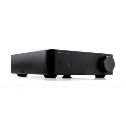 Argon Audio SA1 MK2 Vollverstärker schwarz Schrägansicht flach von vorn mit Gerätefüssen