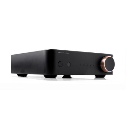 Argon Audio SA2 Streaming-Verstärker schwarz Schrägansicht flach von vorn mit Gerätefüssen