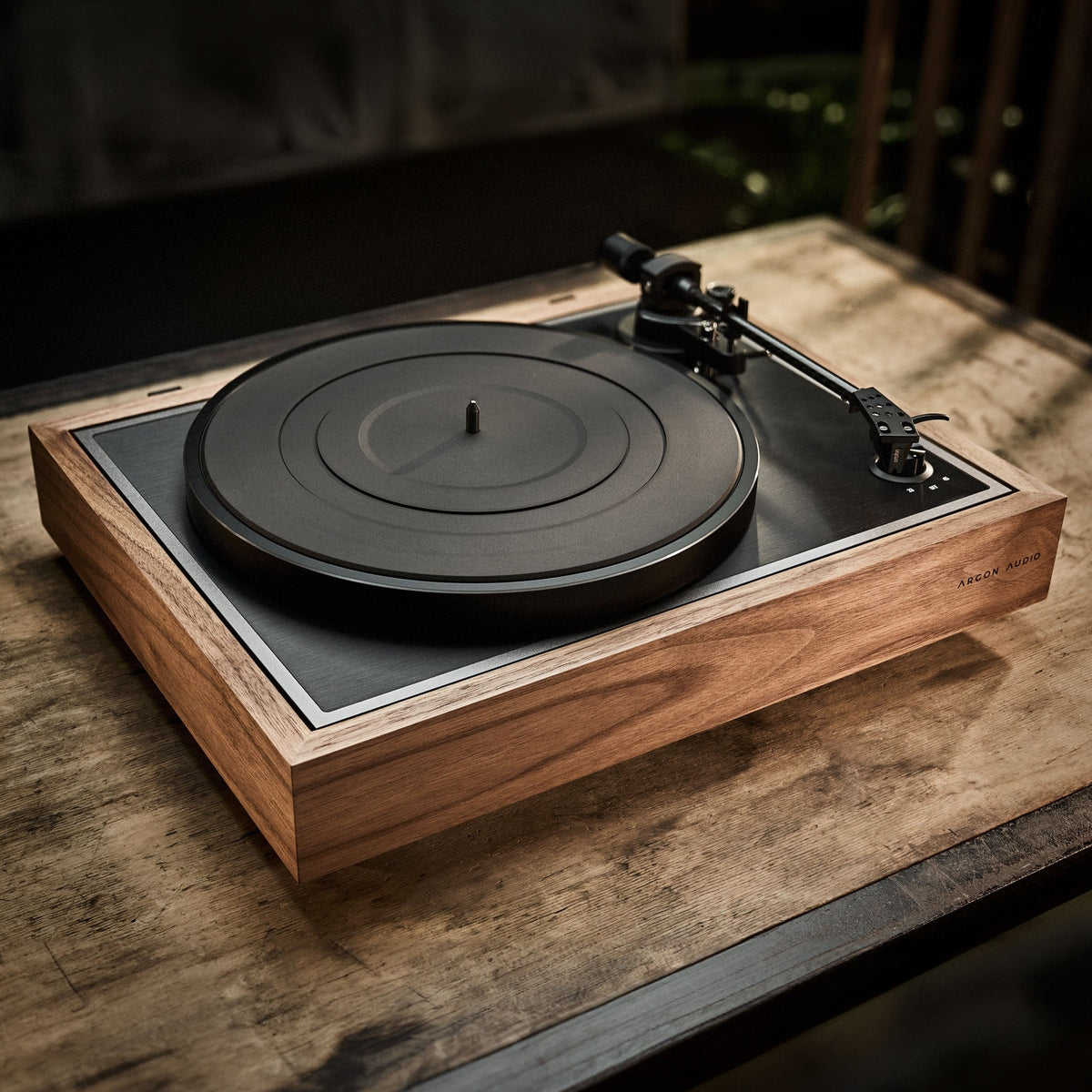 Argon Audio TT Signature Plattenspieler Nussbaum Lifestyle 3