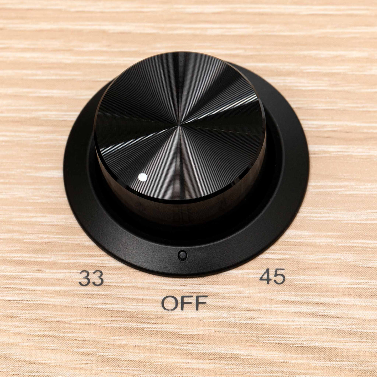Argon Audio TT3 Plattenspieler Esche Drehzahlschalter Nahaufnahme Detailansicht