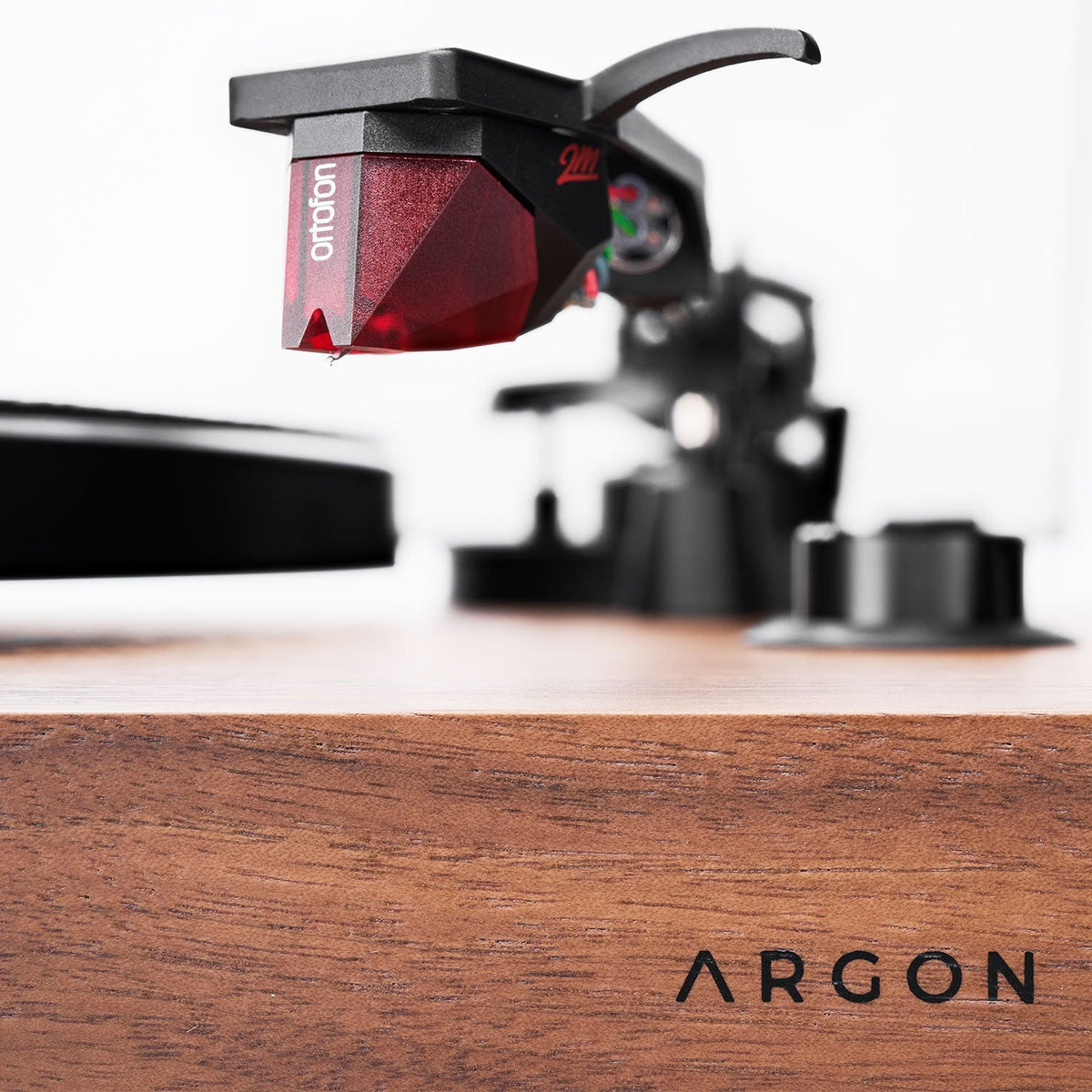 Argon Audio TT3 Plus Plattenspieler Nussbaum Tonabnehmer Detailansicht