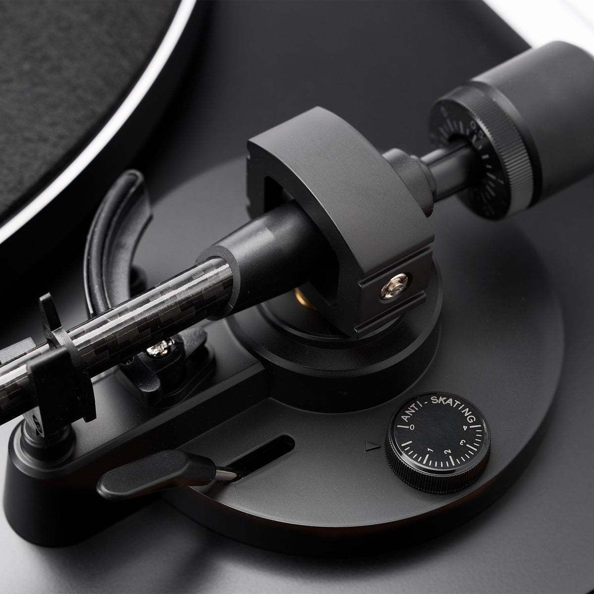 Argon Audio TT3 Plus Plattenspieler Schwarz Tonarm Detailansicht
