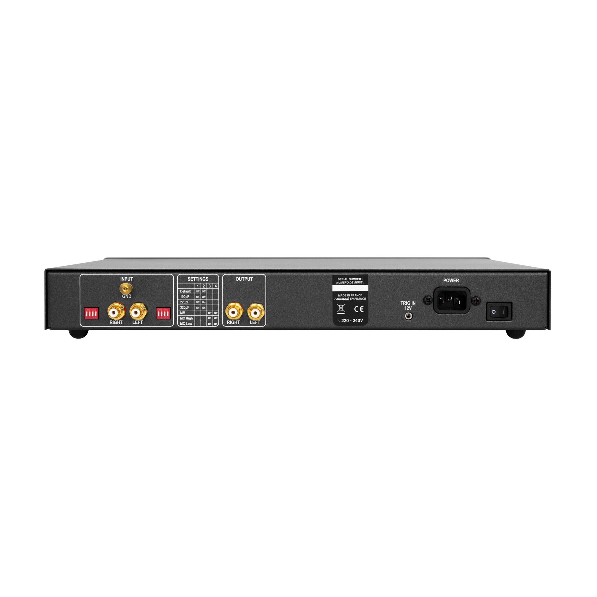 Atoll PH200 Phono-Vorverstärker Rückansicht mit Cinch-Ein- und -Ausgang, Erdungsklemme und DIP-Schaltern