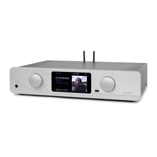 Atoll SDA200 Signature Streaming-Verstärker Silber Schrägansicht mit Farbdisplay und Lautstärkeregler