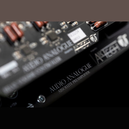 Audio Analogue ABsolute Serie, Detailansicht der Platine mit Volume-Controller und Preamplifier-Schriftzug