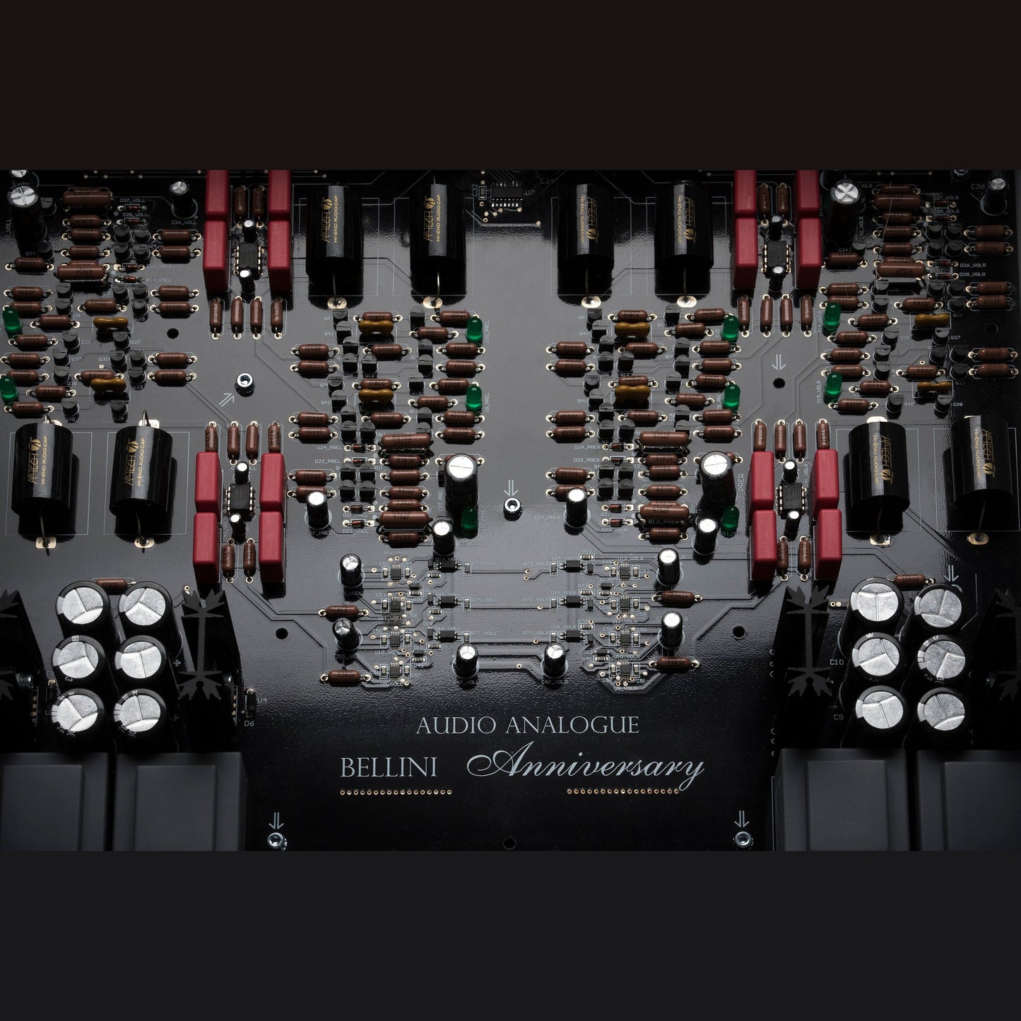 Audio Analogue Bellini Anniversary Vorverstärker, Innenansicht von oben auf die bestückte Hauptplatine