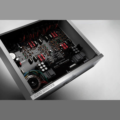 Audio Analogue Bellini Anniversary Vorverstärker Silber, Innenansicht mit Ringkerntrafo und gebürsteter Frontblende