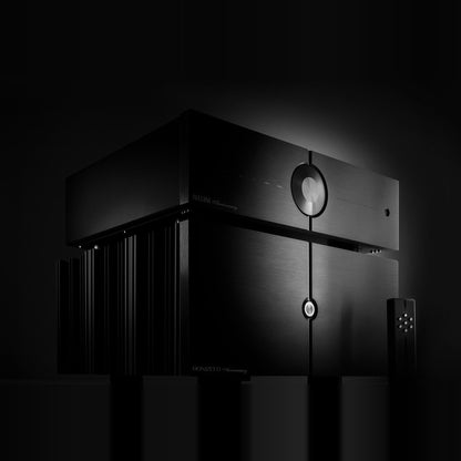 Audio Analogue Donizetti Anniversary Stereo-Endverstärker Schwarz, Setansicht mit Bellini Vorverstärker und Fernbedienung