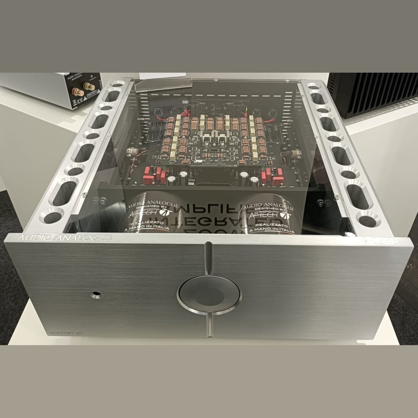 Audio Analogue Maestro Anniversary 2.0 Vollverstärker Silber, Innenansicht durch transparente Deckplatte