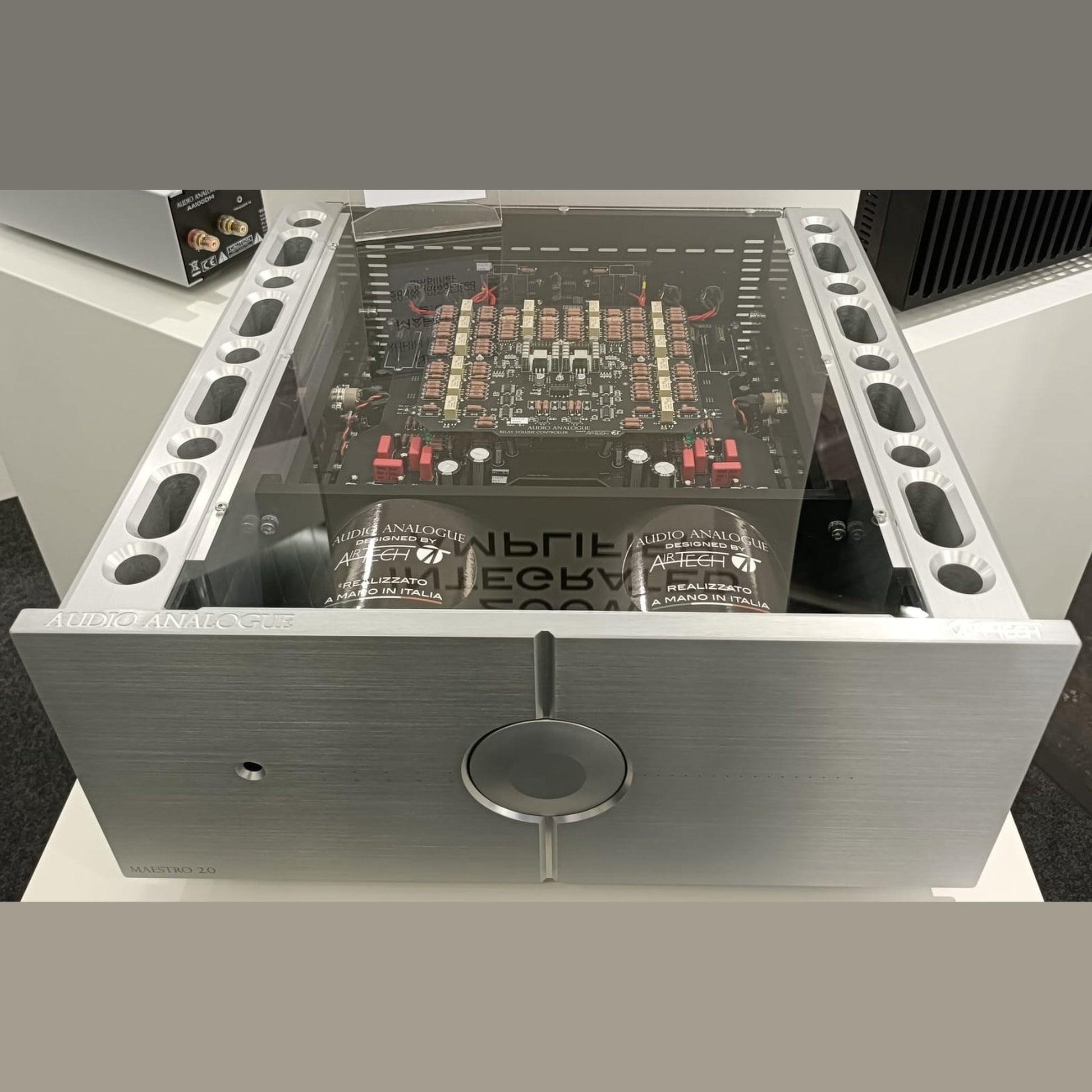 Audio Analogue Maestro Anniversary 2.0 Vollverstärker Silber, Innenansicht durch transparente Deckplatte