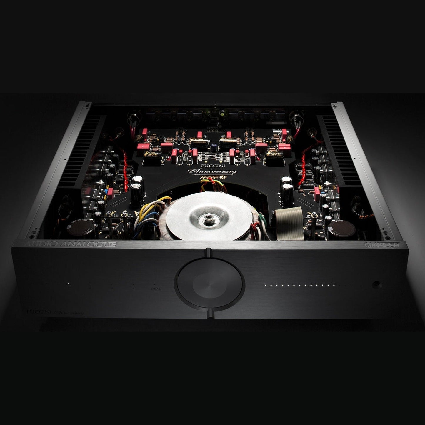 Audio Analogue Puccini Anniversary Vollverstärker, Innenansicht mit Ringkerntrafo, Platinen und abgenommenem Deckel