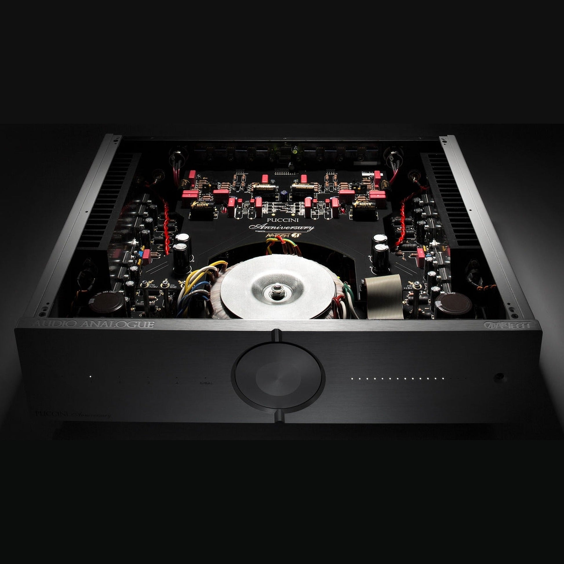Audio Analogue Puccini Anniversary Vollverstärker, Innenansicht mit Ringkerntrafo, Platinen und abgenommenem Deckel