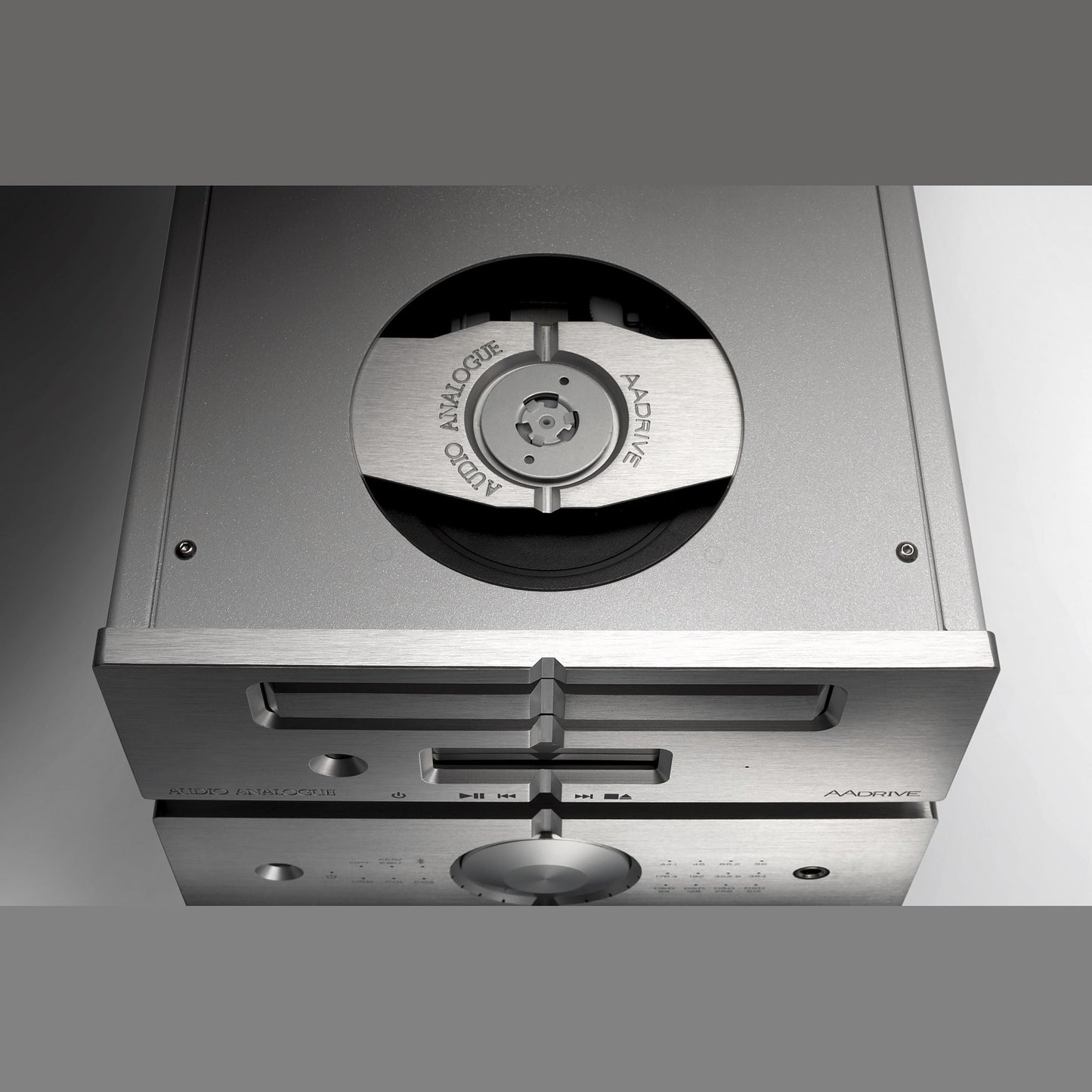Audio Analogue Pure AADrive CD-Laufwerk silber, Detailansicht der Laufwerksöffnung mit Klemmbrücke