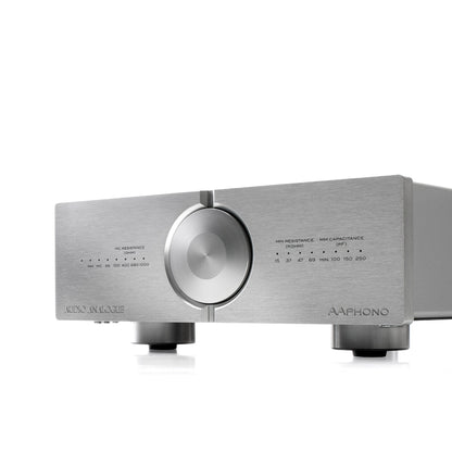 Audio Analogue Pure AAPhono Phono-Vorverstärker Silber, Schrägansicht der Frontblende mit Drehschalter