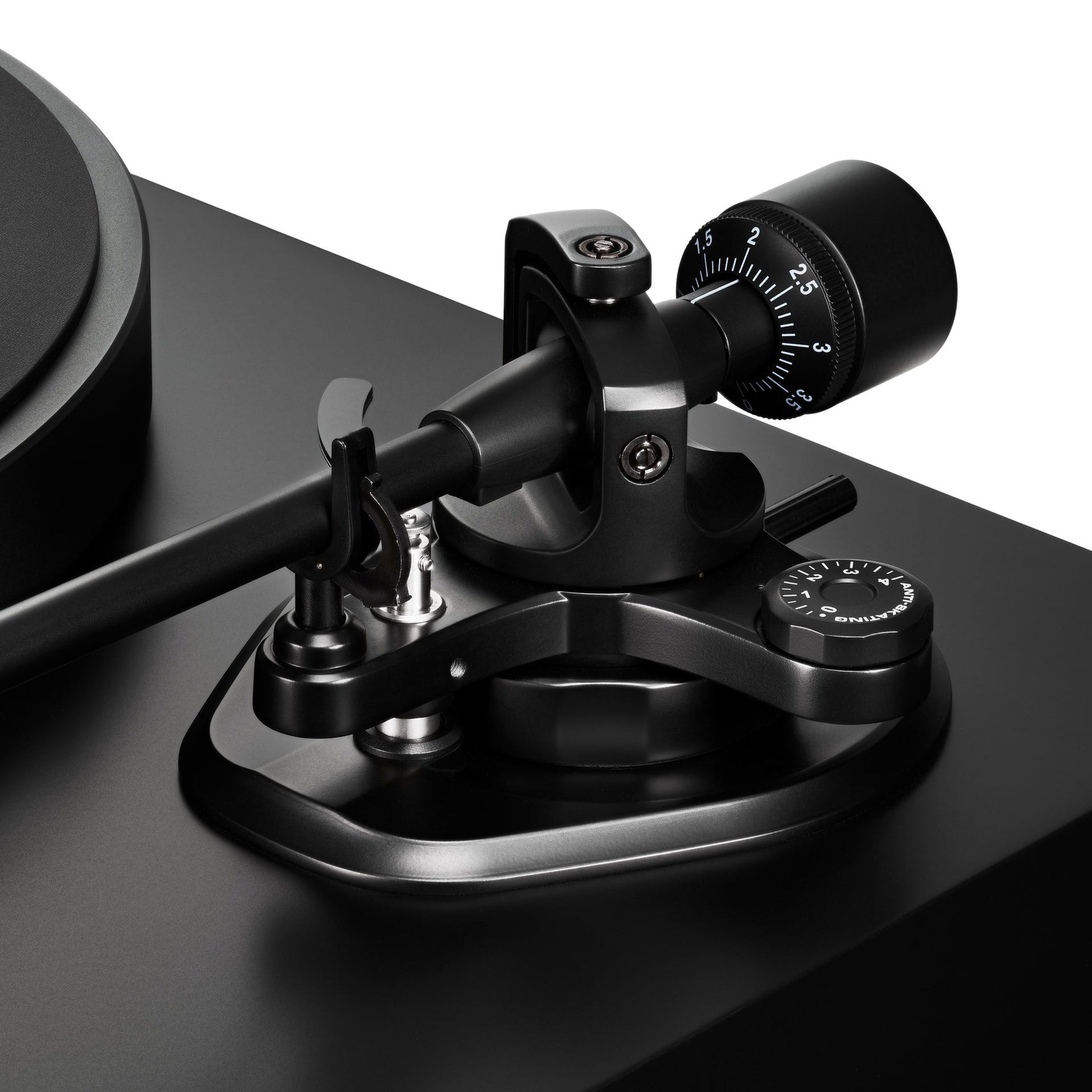 Audio-Technica AT-LP8X Plattenspieler Detailansicht der Tonarmbasis mit Gegengewicht und Antiskating