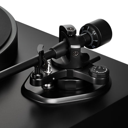 Audio-Technica AT-LP8X Plattenspieler Detailansicht der Tonarmbasis mit Gegengewicht und Antiskating