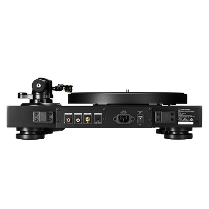 Audio-Technica AT-LP8X Plattenspieler Rückansicht mit Anschlussfeld, Masseklemme und Netzbuchse