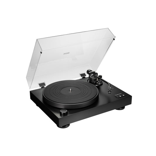 Audio-Technica AT-LP8X Plattenspieler Schrägansicht mit geöffneter Staubschutzhaube