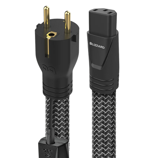 AudioQuest Blizzard Netzkabel Produktansicht mit Schuko-Stecker und IEC-C13-Kupplung