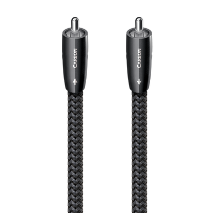 AudioQuest Carbon Digital-Koax-Kabel Detailansicht: beide Cinchstecker mit eingeprägter Laufrichtung