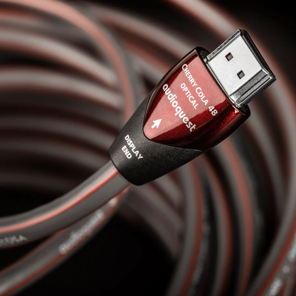 AudioQuest Cherry Cola 48 HDMI-Kabel Detailansicht des Display-End-Steckers am aufgerollten Kabel
