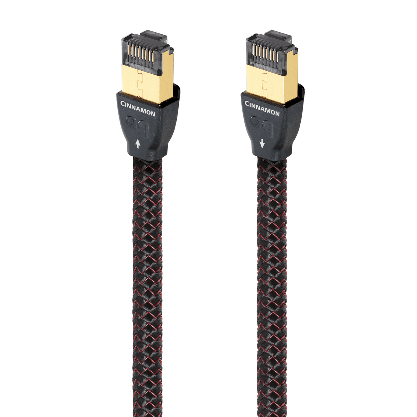AudioQuest Cinnamon Ethernet-Kabel Detailansicht: beide RJ/E-Stecker mit Laufrichtungspfeilen