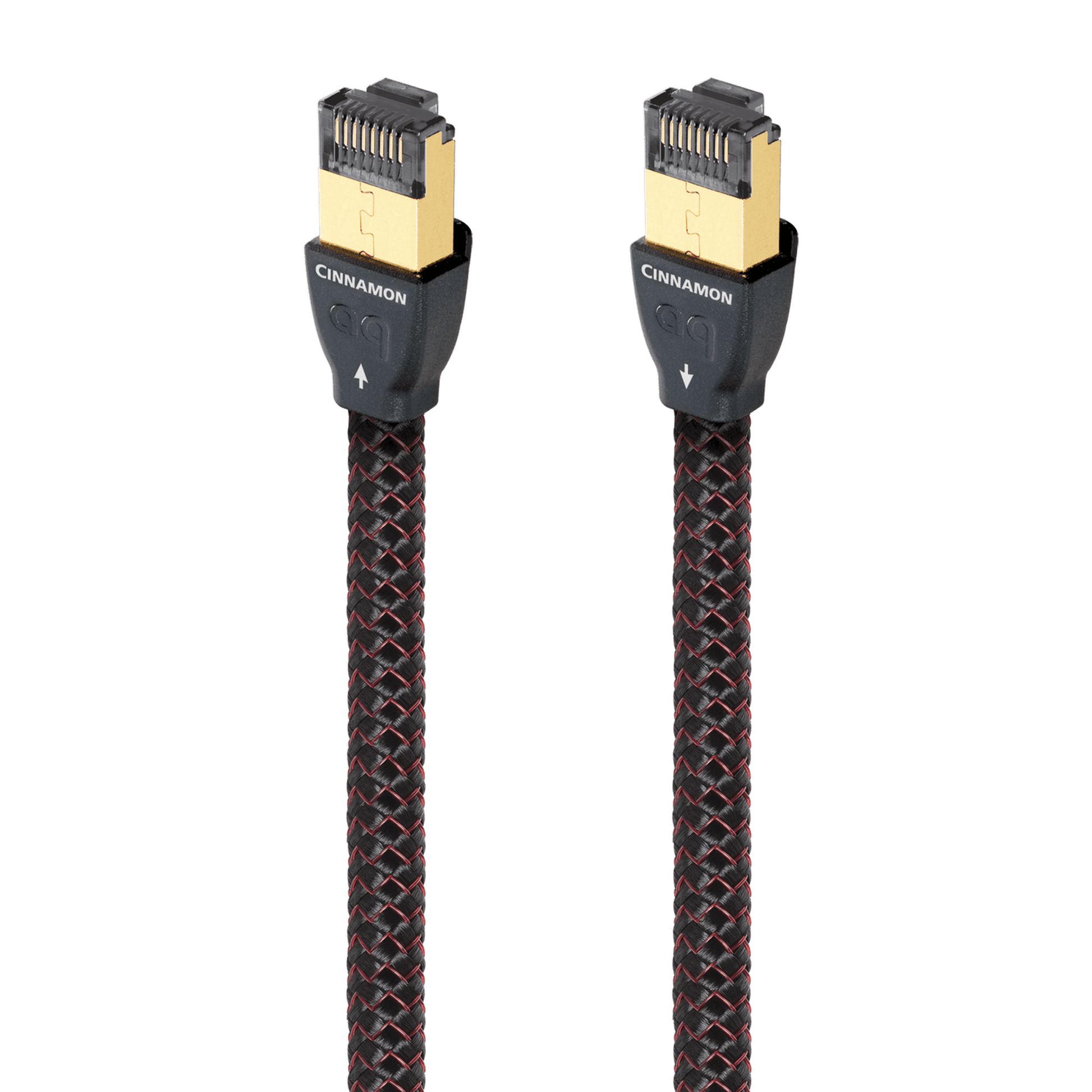 AudioQuest Cinnamon Ethernet-Kabel Detailansicht: beide RJ/E-Stecker mit Laufrichtungspfeilen