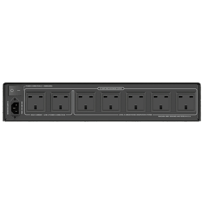AudioQuest Niagara 3000 Power Conditioner Rückansicht, abgebildet die UK-Ausführung mit BS-1363-Steckdosen