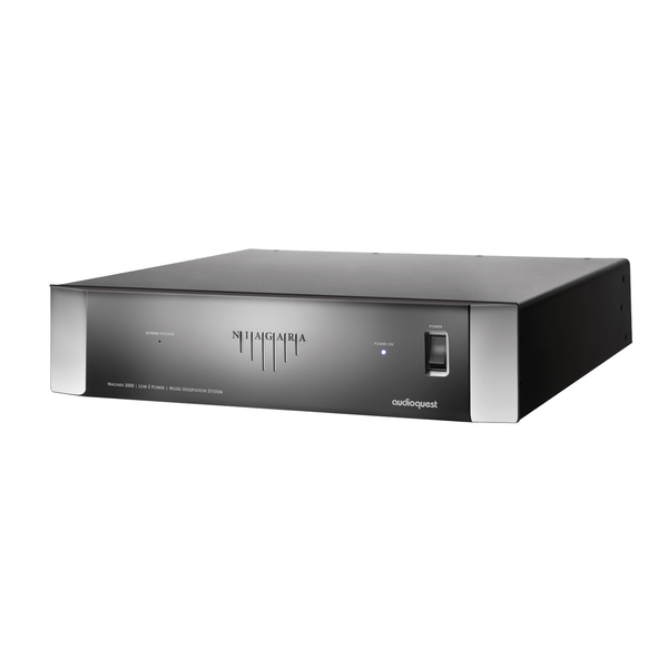 AudioQuest Niagara 3000 Power Conditioner Schrägansicht mit Frontblende, Netzschalter und Betriebsanzeige