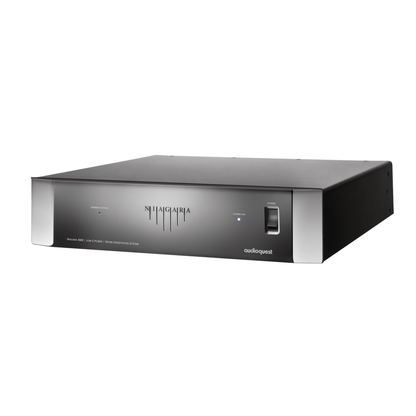 AudioQuest Niagara 3000 Power Conditioner Schrägansicht mit Frontblende, Netzschalter und Betriebsanzeige