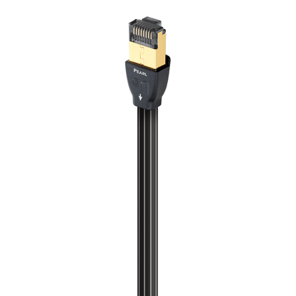 AudioQuest Pearl Ethernet-Kabel Produktansicht: RJ/E-Stecker am glatten schwarzen Kabelmantel