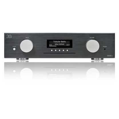 AVM CS 30.3 Streaming-Vollverstärker mit CD Schwarz Frontansicht mit Display, CD-Schacht und Spiegelung