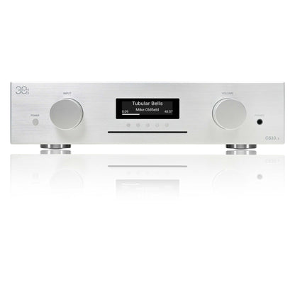 AVM CS 30.3 Streaming-Vollverstärker mit CD Silber Frontansicht mit Display, CD-Schacht und Spiegelung